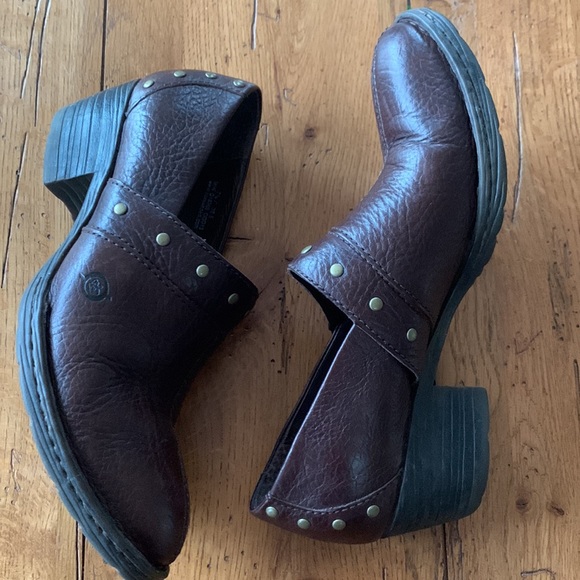 Born boc Dark Brown Leather Slip On Booties Clogs Block Heel Rivets Women’s 7.5 - Picture 2 of 10